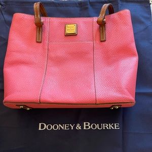 EUC Dooney and Bourke pebble grain small Lexington handbag with dust bag.